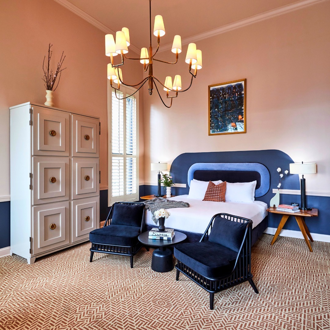 Book your Knoxville game day stay at one of the city's incredible boutique hotels and get ready to cheer on your team in style!

📍The Graduate by Hilton Knoxville / 📸 Graduate Knoxville
📍The Oliver Hotel, Knoxville / 📸 theoliverhotel