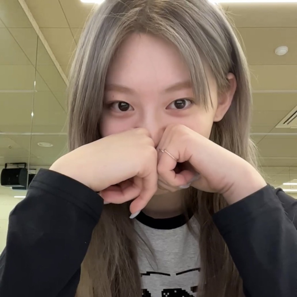 SeeunHolic's tweet photo. 바부 https://t.co/21TTWDEqav