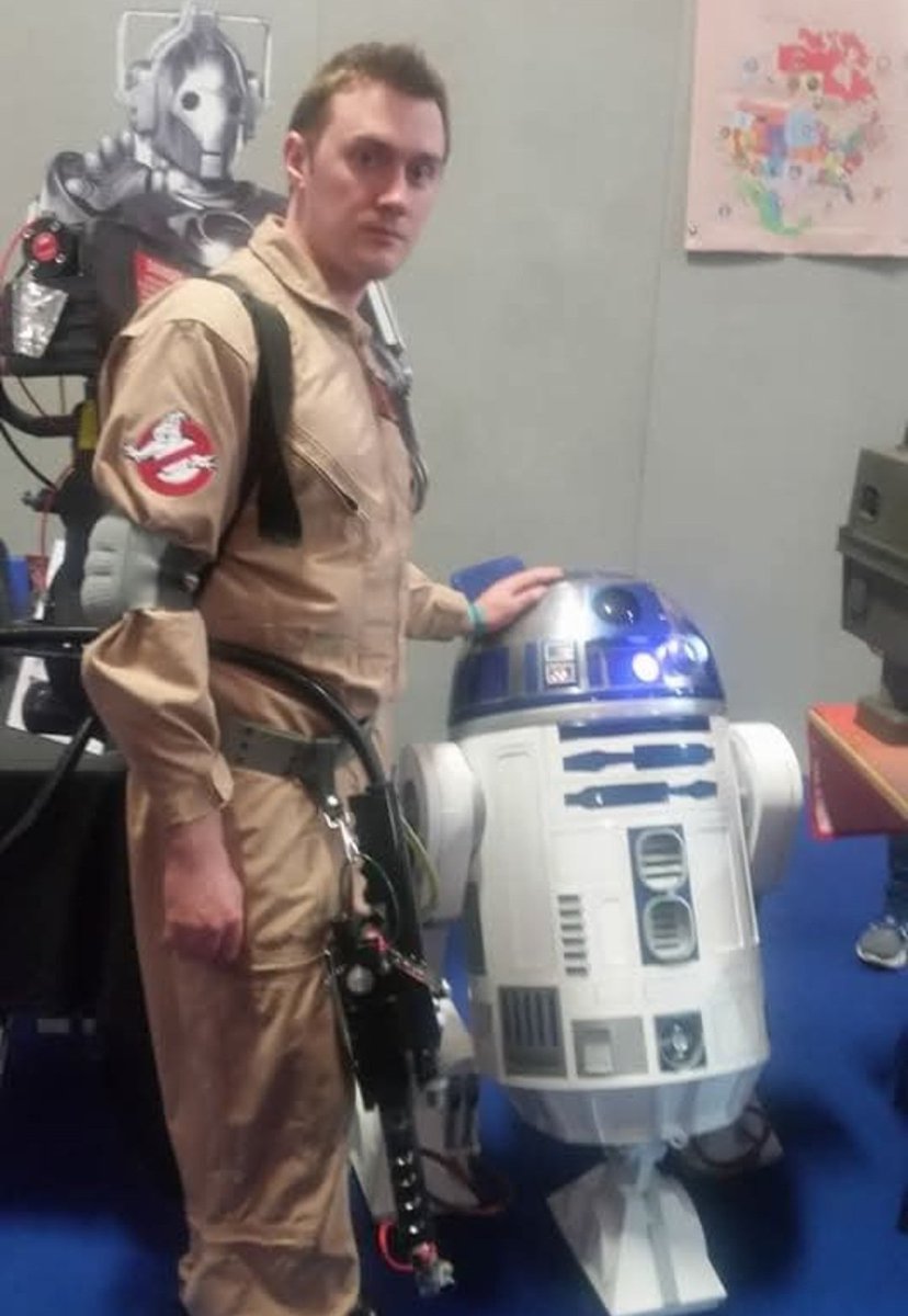 While going though my old hard drives i came across theses great memories of when I used to cosplay has a ghostbuster they were some really great times just a shame how things ended that put me off from very cosplaying again still it's nice to look back once in awhile