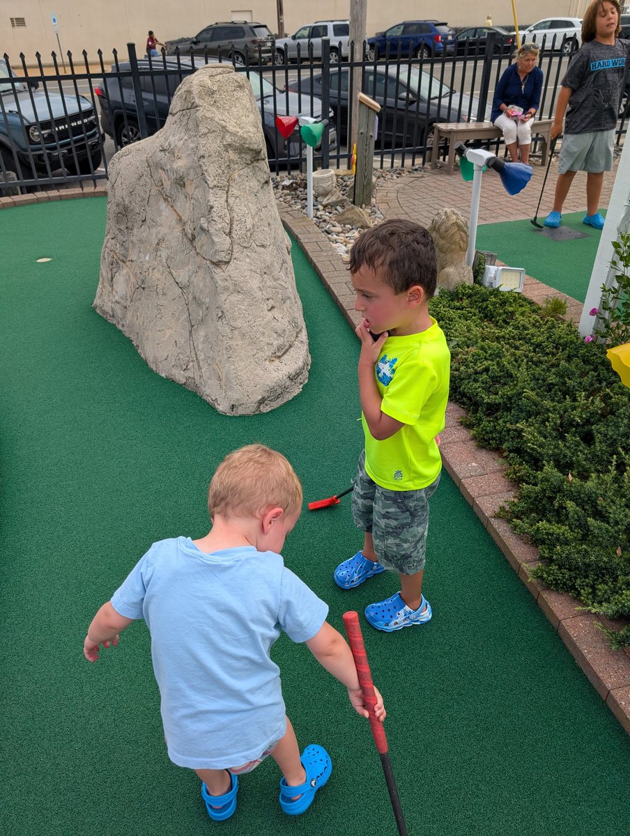 Big win for #HighSchoolAthletes! The House v. NCAA settlement ushers in a new era—schools can now pay athletes directly, scholarship caps gone, roster limits in place. It’s more competitive than ever—time to level up your recruiting strategy. 🏆 #NCAATransform #Recruiting2025