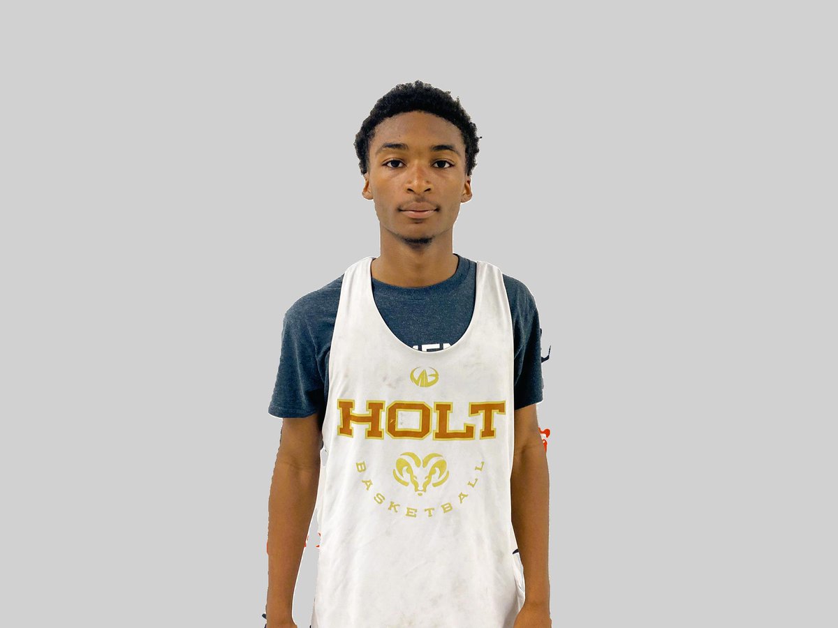 Brandon Mercer II (School Days Elite Runs)

Mercer is pure excitement every time he touches the ball. His handle is elite, shaking defenders, sliding past them, and keeping them off balance. 

Once he gets downhill, his poise and body control make him a creative finisher who
