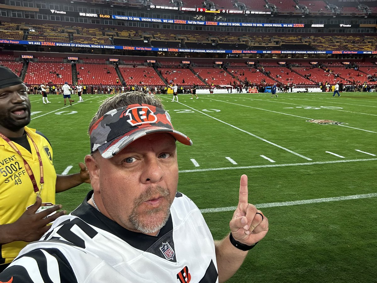 LFG! WhoDey! <a href="/Bengals/">Cincinnati Bengals</a> #Bengals #TonyDaTiger #FanOfFans #BusinessTrip #NFLStadiumTour Thanks Monica Blakely!