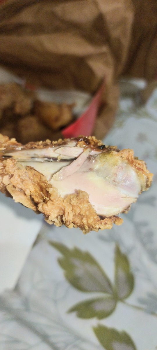 KhanZaidal's tweet photo. @SwiggyCares @KFC_India Dry kfc chicken too salty smelly chicken and dry burnt whenever you raise complain through swiggy bit close query who will accountable for this. Refund amount here is not a solution improve quality. Need my money with penalty asap https://t.co/uQ5dTWp7oU