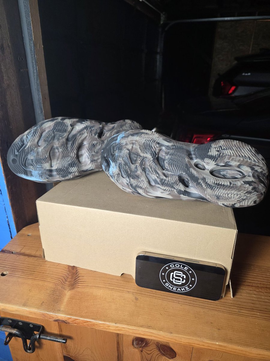 Equate_GG's tweet image. Lightly used STEAL 🔥

Yeezy Foam RNRS size 12

All tread present!

$85 + Shipping
DM to buy