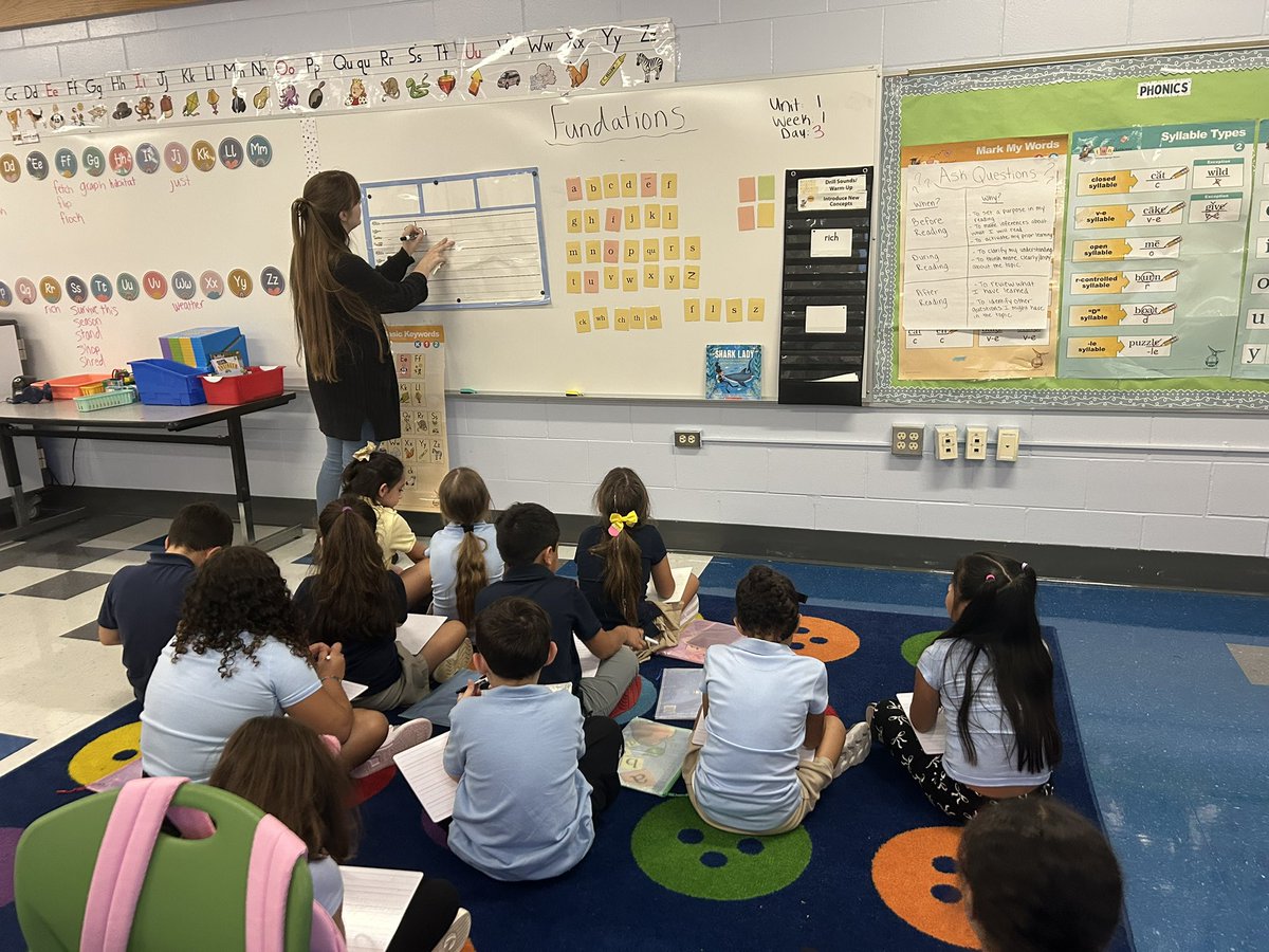 CoralSunsetAP's tweet image. Fundations in full force with our second graders! Love seeing the progression and excitement #dolphins #fundations #phonics #drillsoundleader @missy_reid2 @GarvinShaw @InstSupSteiger