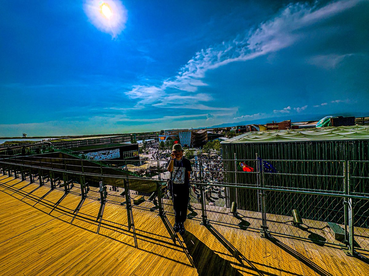 おはよー🟣
撮影前に行った万博よかったー
各国の芸術を感じ取れていいインスピレーションになりました。
そして撮影も終了しました！
投稿お楽しみに！