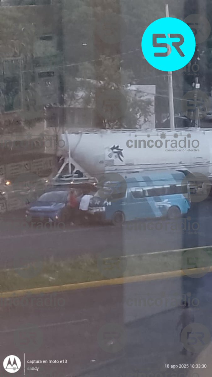 💥||  Accidente en el puente de Forjadores, justo a un costado del paradero Forjadores B del Metrobús de la Línea 4. Extreme precauciones si circula por el área.
