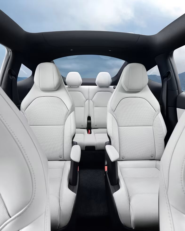 niccruzpatane's tweet image. Tesla has OFFICIALLY launched the Model Y L! 

The Six-Seater Model Y is finally here! 

The interior looks incredible. It’s priced only 8% higher than a standard Model Y AWD in China.

This car is about to dominate.