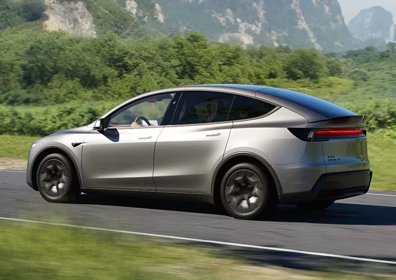 niccruzpatane's tweet image. Tesla has OFFICIALLY launched the Model Y L! 

The Six-Seater Model Y is finally here! 

The interior looks incredible. It’s priced only 8% higher than a standard Model Y AWD in China.

This car is about to dominate.