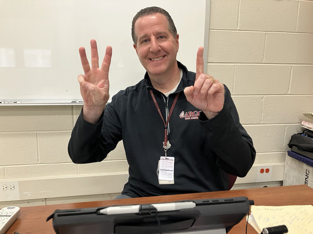 CoachMaietta's tweet image. End of school year and summer rewind in 3, 2, 1. One of the best night’s of the year - Argo graduation. Congrats to Lily Alrifai who graduated early but came back to walk. End of May brought an end to year 31 (20 at Argo) as a teacher and coach. #6left