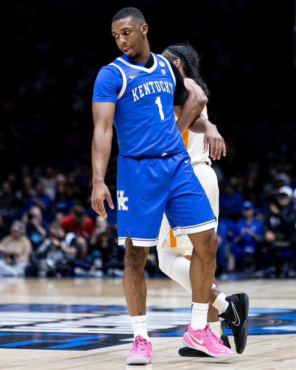 This performance doesn’t get talked about because they lost but Lamont Butler went out in the Sweet 16 and played with 1 arm barely hanging on and put up these numbers.

18 points (7-10 FGs, 4-5 3FGs) 6 rebounds and 3 assists.

True warrior for Kentucky last season. Wonder what