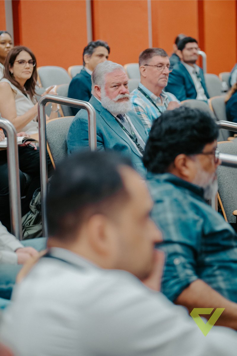 VentureBuildVC's tweet image. 30+ startups just kicked off the NOV Supernova Accelerator in Houston with @VentureBuilderVC + NOV. 🚀 With David Reid leading Day 1, founders are ready to pilot bold solutions in energy. And this is only the beginning. ⚡ #NOVSupernova