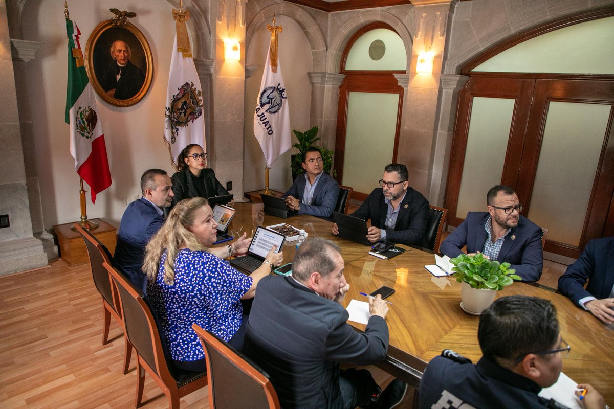 💧 Arrancamos la semana con mucho trabajo y con la mirada puesta en el futuro de Guanajuato. Revisamos los avances del Proyecto de Tecnificación para nuestro campo y el Acueducto de la Presa Solís-León, una de las obras estratégicas más importantes para nuestro estado.

Estos