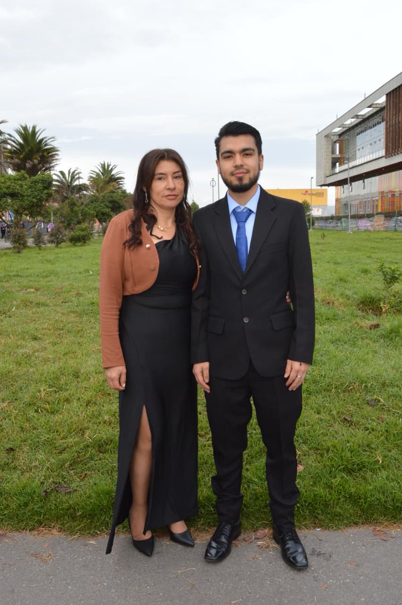 diegodemillos09's tweet photo. Cerrando una etapa y comenzando un nuevo ciclo lleno de objetivos. 🎓✨😄 🎉 #sportbussiness #bienestarysalud #recreation #Deportes  #Cultura  #administración #Graduation https://t.co/Y6uVD4ZSvN