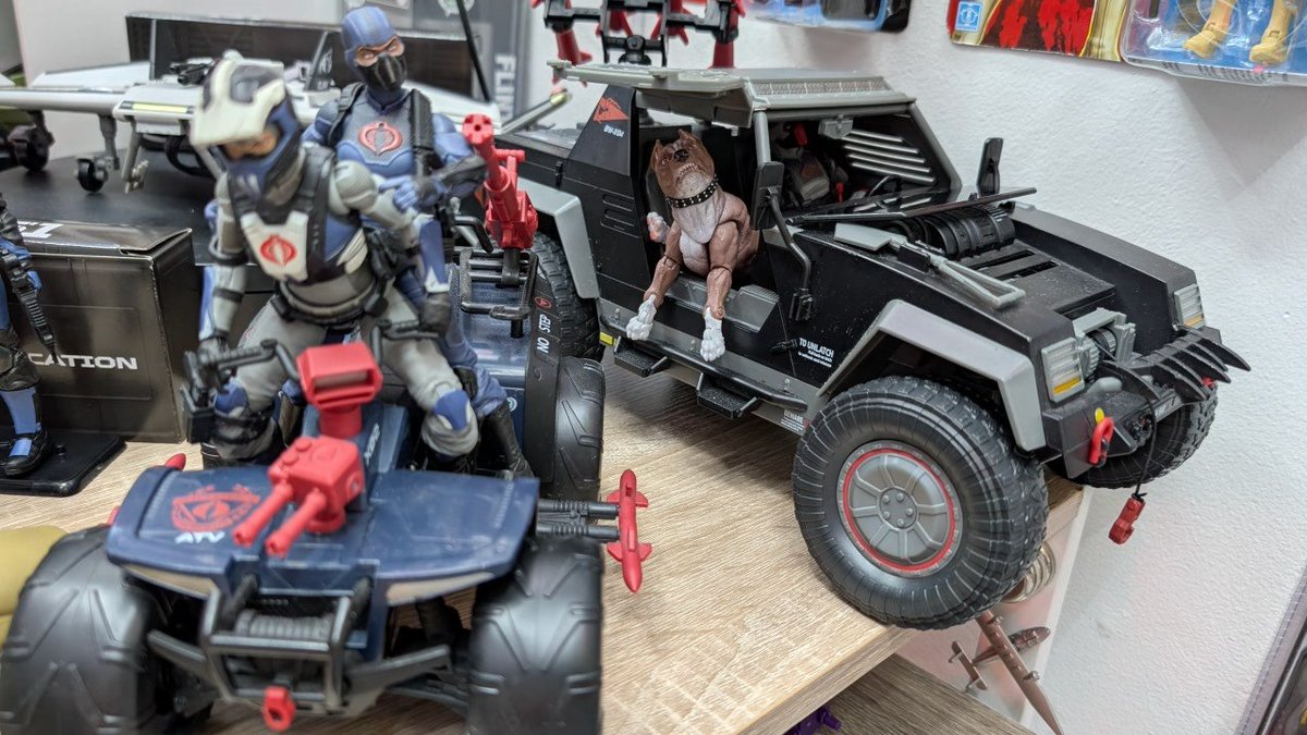 I have to say. I've been messing around with the Cobra Modular Fort for hours.