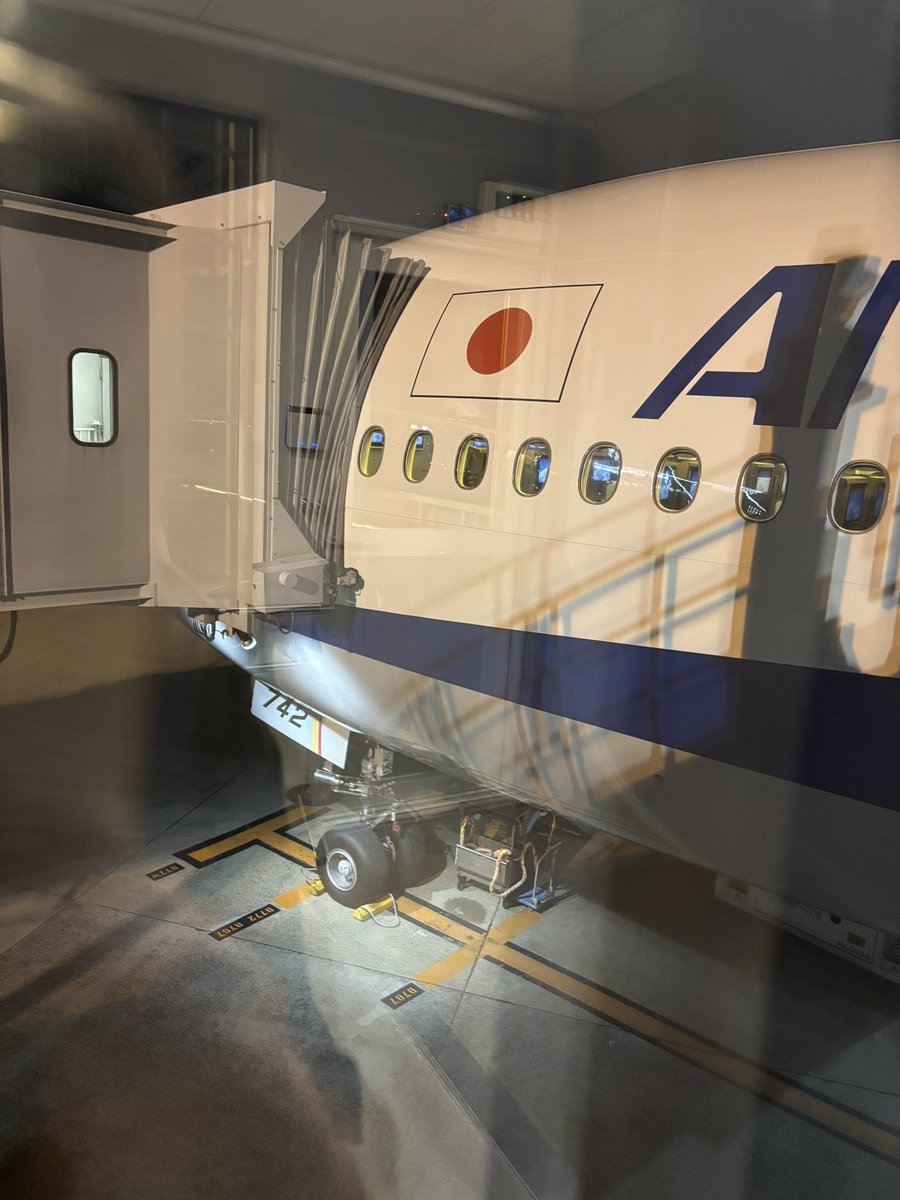 tetsu1118san's tweet photo. 行きも帰りも777-200で最高でした。
777-200乗るためにANA乗りましたw https://t.co/j9d5M99gxR