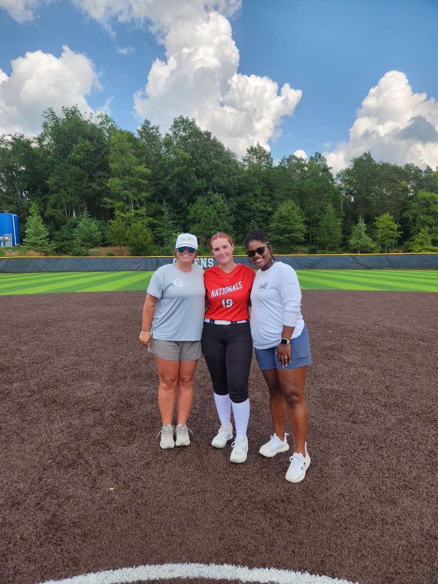 Always a good day spent a at <a href="/RoyalsSball/">Queens Softball</a> camp!! Thank you Coach <a href="/KellaArmstrong/">Kella Armstrong</a> and Coach <a href="/SierraVanzant/">Sierra Vanzant-Cheek</a> for the drills and all the feedback!! Can’t wait to be back! <a href="/nationals_bmac/">Nationals McDowell</a> 💙💙💙