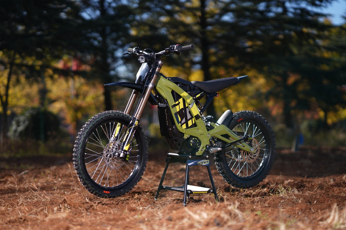 SUR_RON_JP's tweet image. 2025年モデル 最速試乗はここだ！

9月27〜28日開催の「Surron Cup」では

2025年モデル（Light Bee / Ultra  Bee/ Hyper Bee）の全モデルが試乗可能！

どこよりも早く、触って、乗って、体感できます⚡️

この機会、逃す理由はない！

#SurronCup2025 #電動バイク試乗 #LightBee #HyperBee #UltraBee