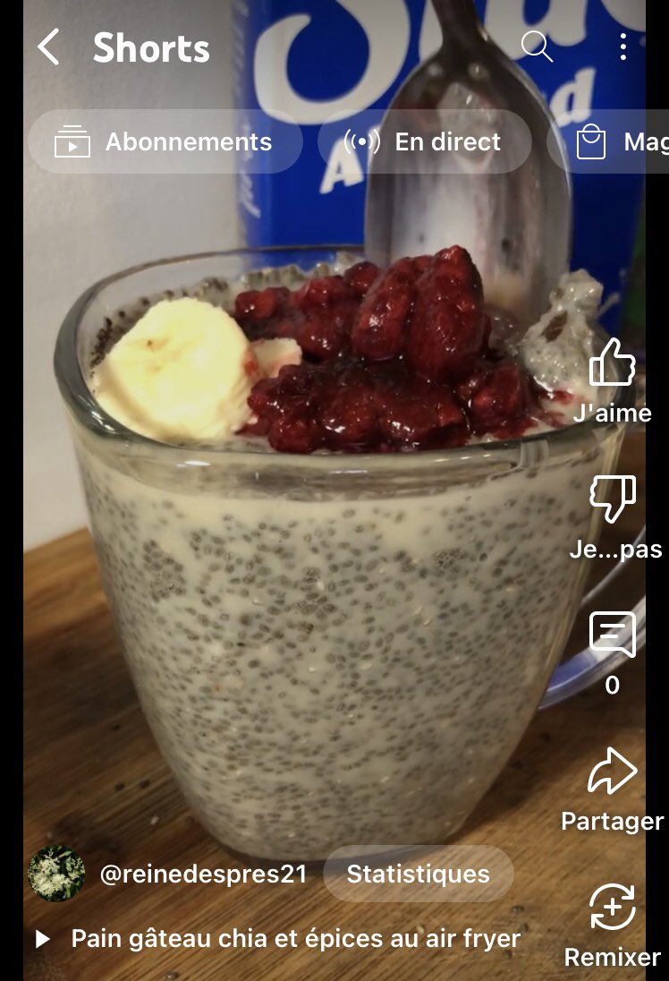 pres_reine's tweet photo. 💞♥️💞 La version soft de ma nouvelle recette.
Petite bombe rajeunissante aux graines de chia.
🎥 https://t.co/cRNwR8VRlf
#Framboise #banane #raisin #amande #pistache #chia #vanille #recette #santé #prévention #RemèdeSimple #reinedesprés https://t.co/AmI8anwKCS