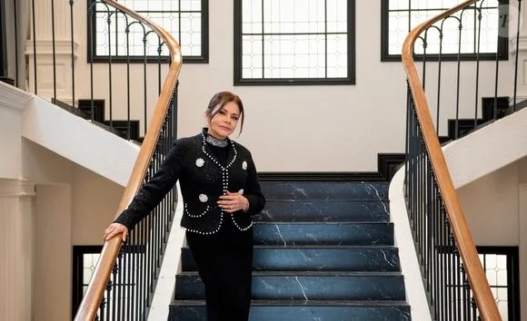 "Se vai chorar, chorei onde ninguém te ver"
Ofélia 
#AsFilhasDaSenhoraGarcia 
<a href="/SBTonline/">SBT</a> <a href="/familiasbtista/">Família SBTista</a>