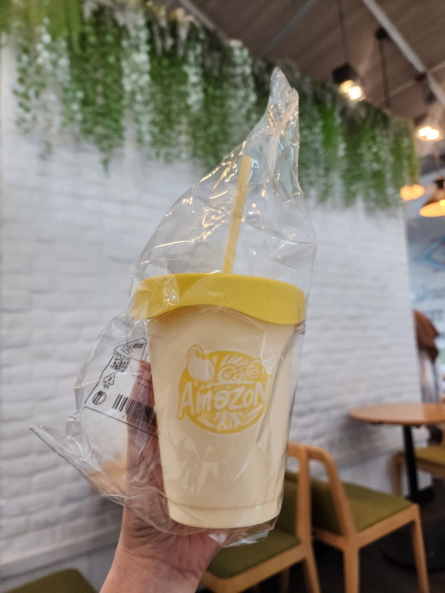 KibzyPiyarat's tweet photo. สวัสดีวันอังคารสีเหลือง ☺️🥰
#คาเฟ่อเมซอน #CafeAmazon #แก้วIceCreamCup #แก้วไอติมอเมซอน #ReusableCup https://t.co/EIHeas3xAC