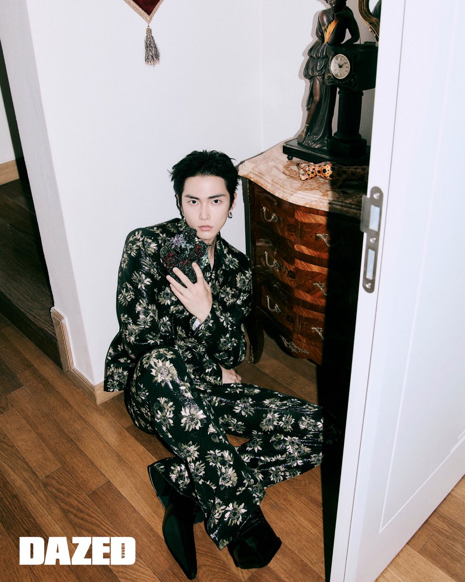 DazedKorea's tweet photo. LOST &amp; FOUND #협찬

맥퀸 2025년 가을/겨울 컬렉션, 그 한가운데 선 선명한 눈빛. 그 눈빛만큼이나 뚜렷했던 승한의 확신, 의지, 그리고 어떠한 마음.

#승한 #XngHan #McQueen #McQueenAW25 #맥퀸 https://t.co/BlFaeJuDek