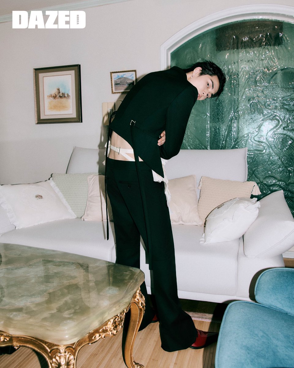 DazedKorea's tweet photo. LOST &amp; FOUND #협찬

맥퀸 2025년 가을/겨울 컬렉션, 그 한가운데 선 선명한 눈빛. 그 눈빛만큼이나 뚜렷했던 승한의 확신, 의지, 그리고 어떠한 마음.

#승한 #XngHan #McQueen #McQueenAW25 #맥퀸 https://t.co/BlFaeJuDek