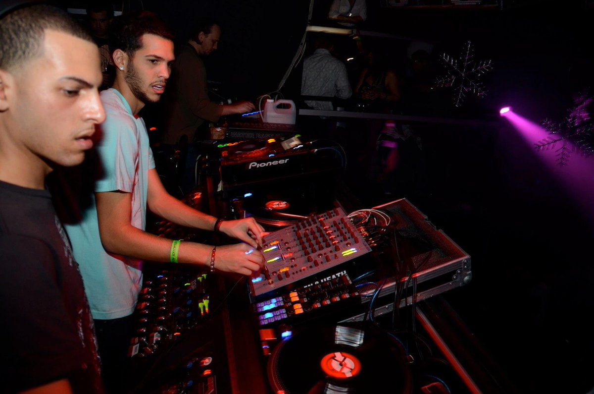 sleepyboo's tweet photo. @themartinezbros From the night you guys did with us at District 36 in 2011. https://t.co/oIDTwrnNu5