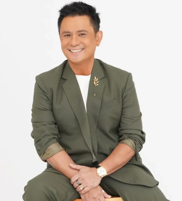 HangoverPH's tweet image. On August 15, OPM hitmaker Ogie Alcasid released his latest single, “In Lab.” This is his second release of the year, following “Hanggang Dito Na Lang Ba Tayo?” which came out on March 25. 
#OgieAlcasid #InLab