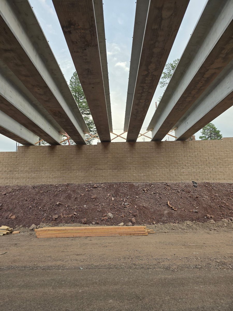 NEW WILDLIFE OVERPASS TAKING SHAPE 🦌🐻

Construction of the future I-17 wildlife overpass South of Flagstaff is underway, with girder installation now halfway completed.

I-17 is narrowed to one lane in each direction. Expect delays and allow extra time: bit.ly/4oDsEqc