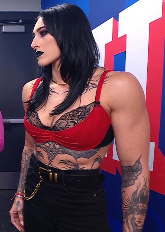 KarRivera15's tweet image. Ugh she was looking so F good 💋❤️💥
#WWERaw #RheaRipley