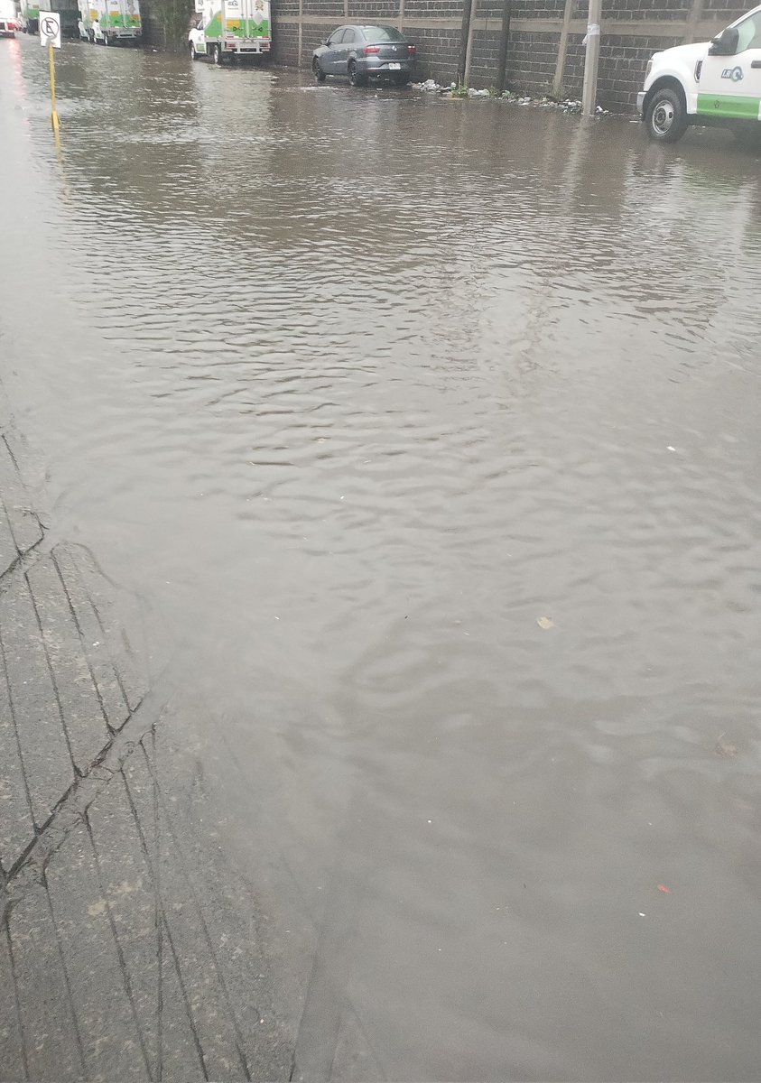 Por mi ranchito, todo inundado. Yo creo mañana llegó a casa