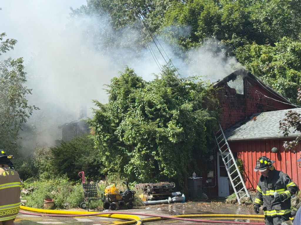 Ipswich Firefighters and Mutual Aid Partners Rescue Two, Extinguish Two-Alarm Fire at Linebrook Farm: IPSWICH — Firefighters from Ipswich and Rowley teamed up on Monday to overcome heat and heavy smoke while rescuing two men from the second floor of a… ipswichfire.com/2025/08/18/ips…