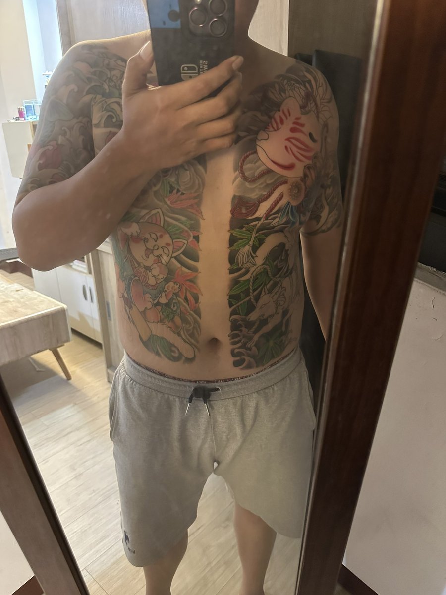 久更一下

好刺一直刺(其實痛死
#刺青 #台中