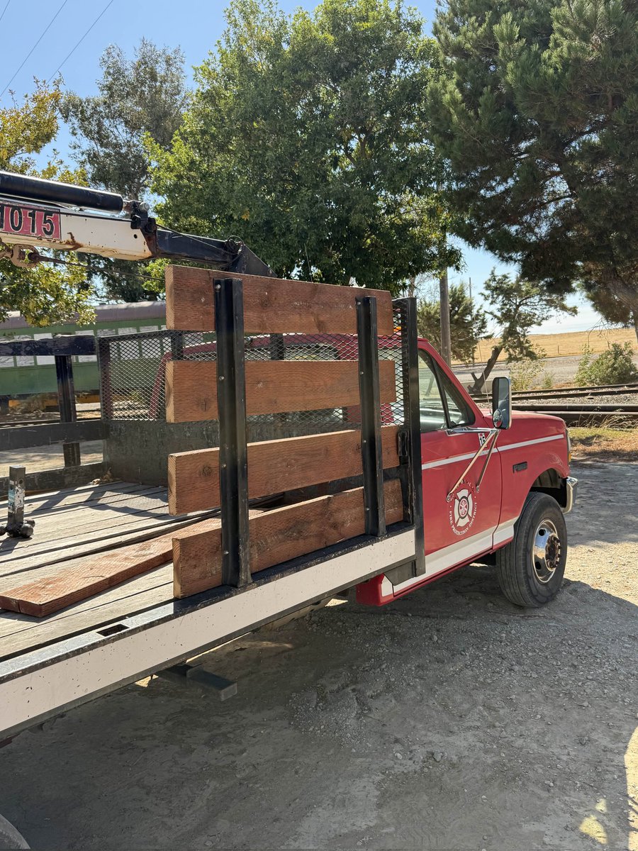 Busy weekend around our museum!

Volunteers recently tested the new motor-generator set for Muni #1153! Aside from some minor tweaks, it's on schedule to hopefully be installed next month.

In addition, others made headways on replacing the weak stakes on our new Shop truck!
