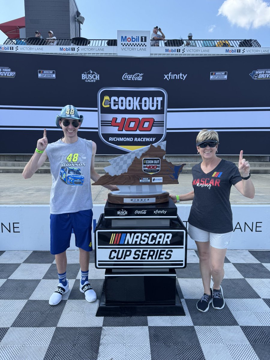 spartyryanh's tweet image. Vacation well spent in Virginia🤘🏻🍖🏁🤠@zzqrva @FoodNetwork @GuyFieri @RichmondRaceway @NASCAR