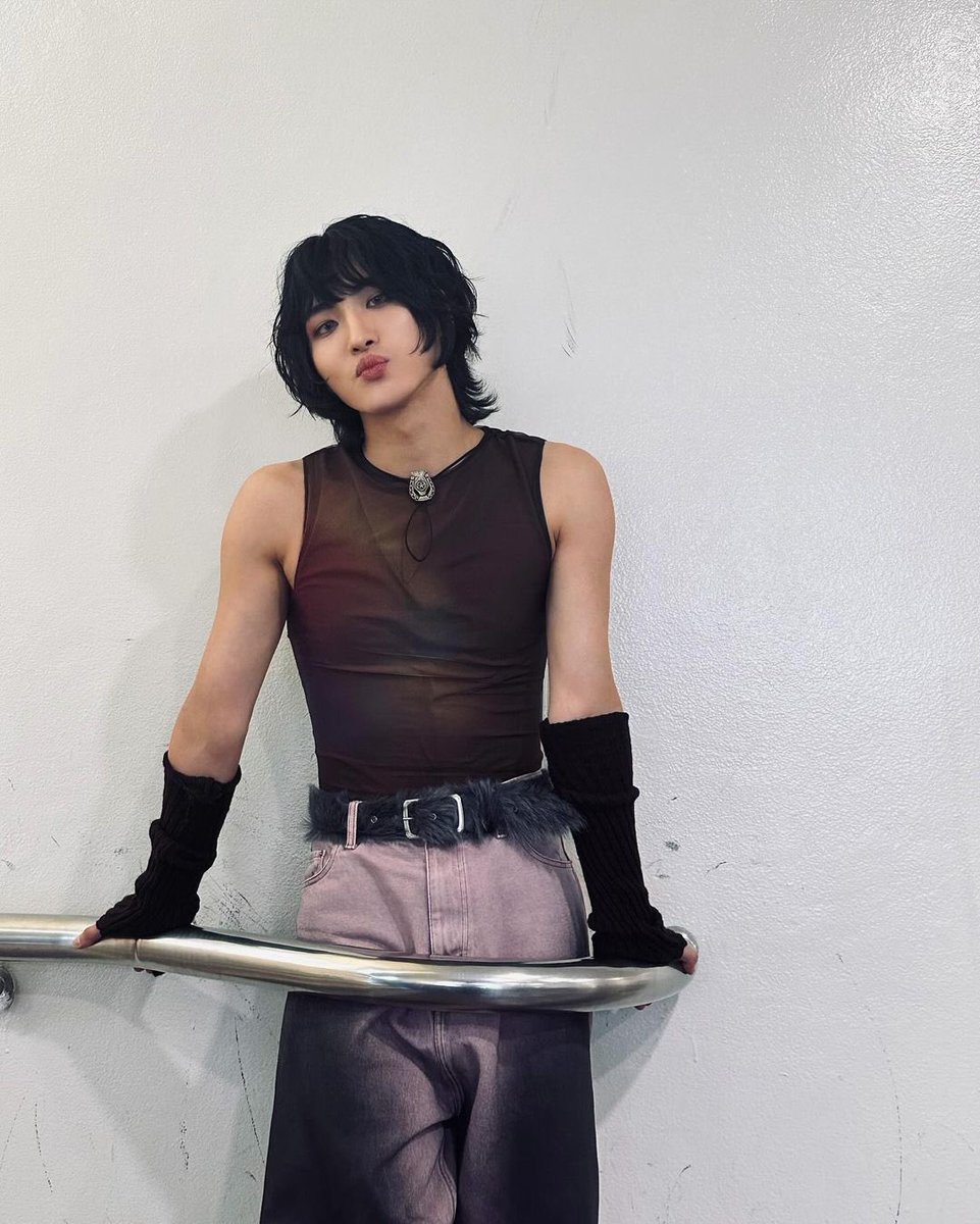ddeongify's tweet photo. yk I had a feeling these gave off the same vibe https://t.co/9kKQVENodJ