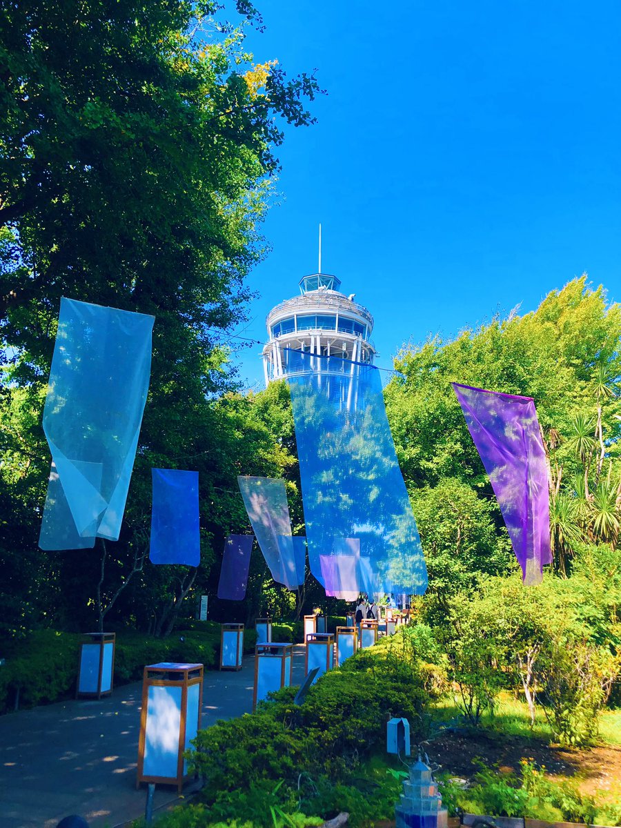 残暑お見舞い申し上げます🎐
江ノ島に上陸💚
夏空の下シーキャンドルが映える🩵

#takashikatoh
#actor
#tagheuer
#miffy
#instagram
#instagramer
#江ノ島
#サムエルコッキング苑
#シーキャンドル
#夏空
#残暑見舞い
#残暑お見舞い申し上げます
#island
#seacandle
#lighthouse
#garden
#bluesky