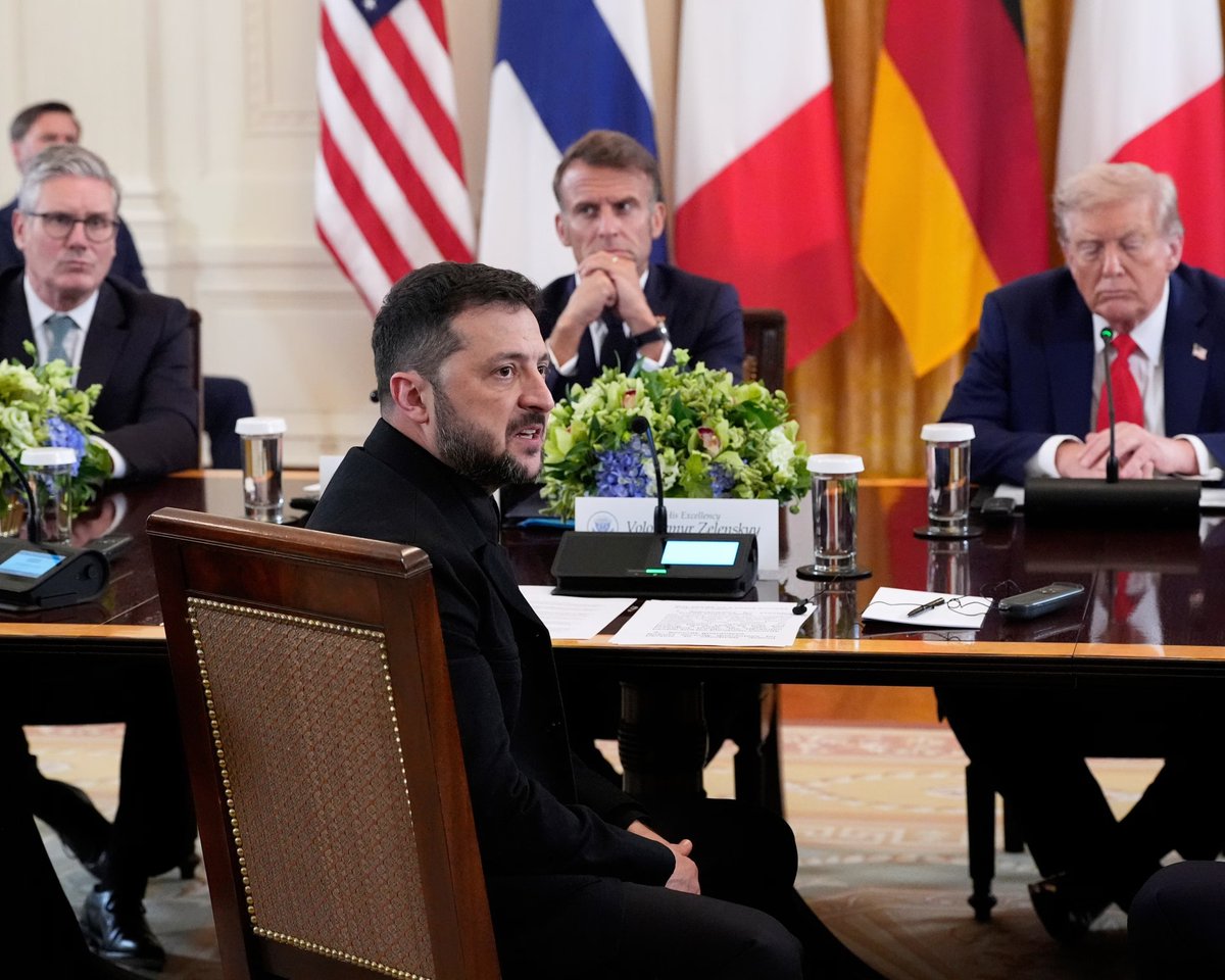 ШУУРХАЙ: Трамп Путин – Зеленский нарын уулзалтыг зохион байгуулна гэж мэдэгдэв.
АНУ-ын Ерөнхийлөгч Д.Трамп Цагаан ордонд Европын удирдагчидтай уулзсаныхаа дараа Украины Ерөнхийлөгч В.Зеленский, ОХУ-ын Ерөнхийлөгч В.Путин нарыг уулзуулах бэлтгэлийг хангаж эхэлсэн гэж мэдэгдэв.