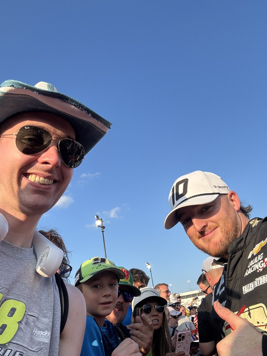 spartyryanh's tweet image. Vacation well spent in Virginia🤘🏻🤠🍖🏁 @NASCAR @RichmondRaceway @WilliamByron @joeylogano @tydillon @TeamHendrick @Team_Penske