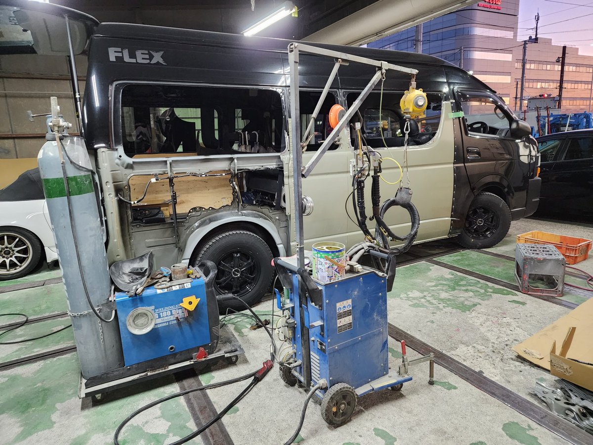next_stage1111's tweet photo. BodyshopKANTO
埼玉県北本市

鈑金見習い募集します！
9～18時　日、祝、第2土休み

年齢問わず、未経験歓迎。
業務内容は鈑金の募集なのでパーツのバラシ、パテ作業、FRP加工、溶接、オーディオの取り付け、足回りの交換など幅広いです。
車を弄れる職種お探しの方必見！
気になることはDMで！ https://t.co/U1FZobQTWz