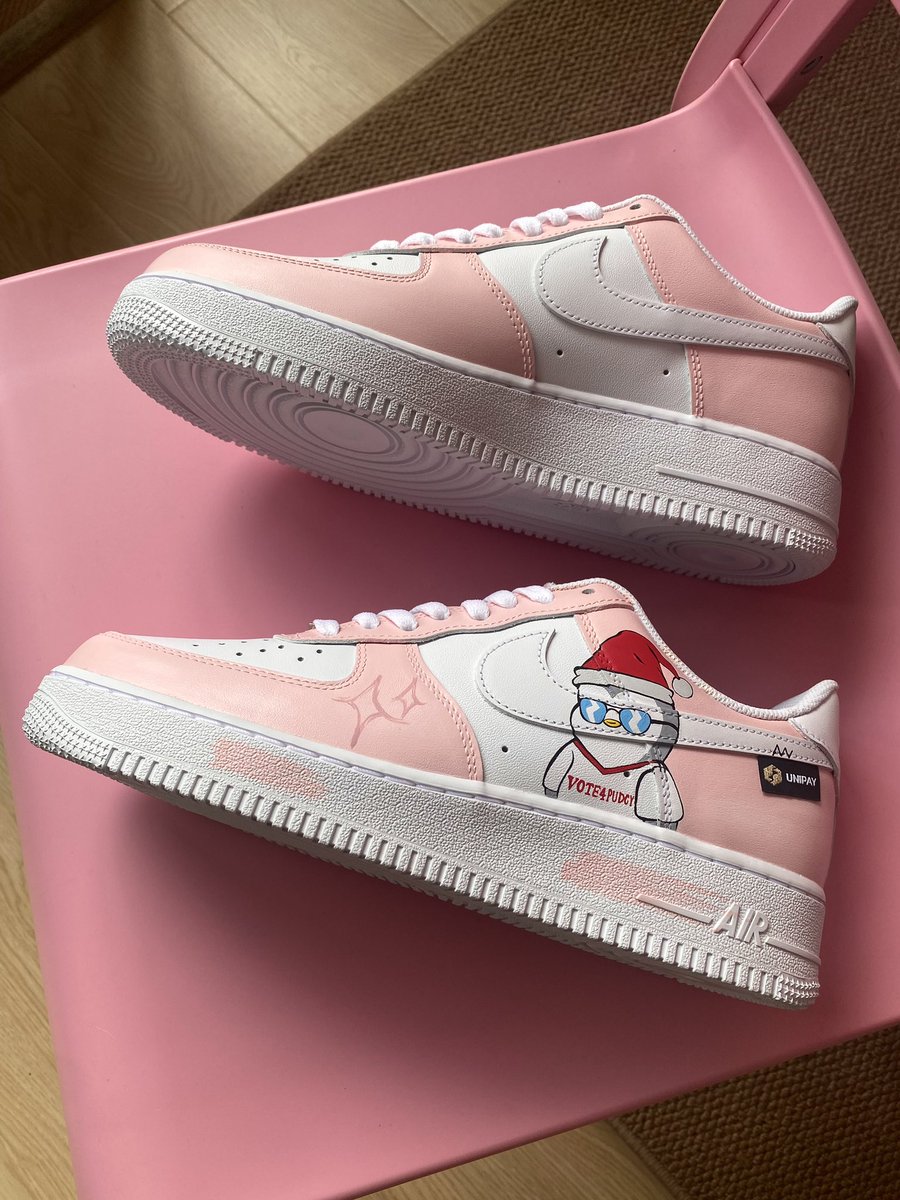 Web3_Kicks's tweet photo. From sketch to doorstep — fully custom, fully yours👟📦

Our team just wrapped up three new pairs for our clients

Whether it’s your favorite NFT or a nostalgic cartoon, we turn your idea into wearable art —from initial design → hand painting → shipping it right to your door

All done with top-level care, quality, and style

This is custom the Web3Kicks way

#Web3Kicks #CustomAF1 #NFT #meme