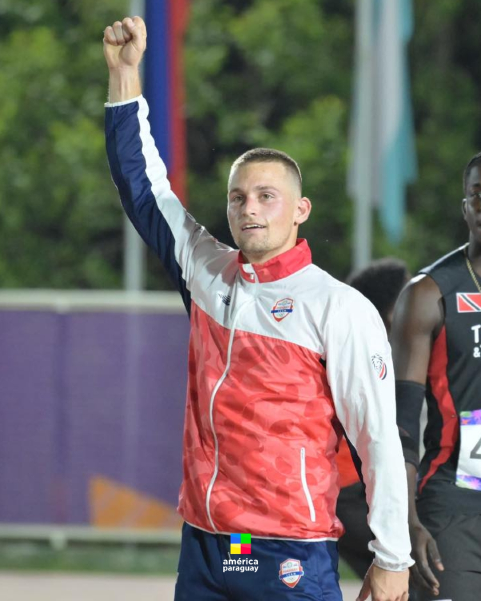 AmericaTVPy's tweet photo. 🤩 Orgullo paraguayo en ASU2025
🥇 Lars Anthony Flaming gana oro en Lanzamiento de Jabalina, establece Récord Panamericano Junior (81.56m) y asegura su lugar en los Juegos Panamericanos Lima 2027.
🔥 Es la 3ª medalla de oro y la 16ª en total para Paraguay.
#americatvpy #deportes #juegospanamericanosjunior #amerilovers