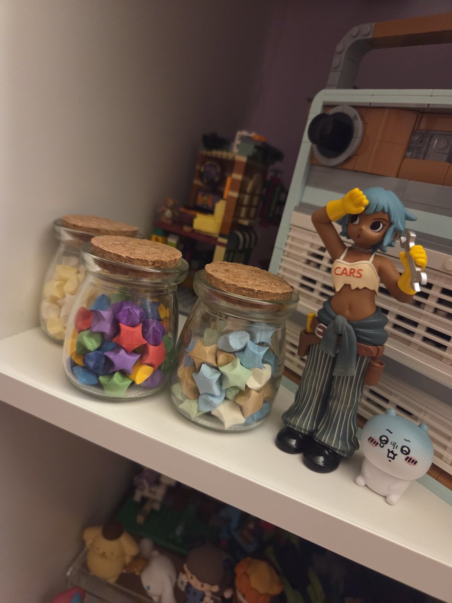 yeajeedraws's tweet photo. These jars of paper stars will be sold at my Anime NYC table (F12) from Aug 21st to 24th! More color variations will be available and each jar has 50 paper stars each.
#paperstar #origami #anyc https://t.co/DjYORo2lYG