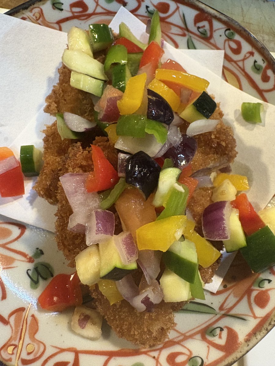 西大井 とりいち (@toriichi5013) on Twitter photo サルサソース
夏にしか発動しないカラフルな角切り野菜の食べるソースです
ワインの絞りかすをエサに組み込んだ北海道ワインマトンのカツレツにちょっと掛けたり。。自家製スモークサーモン(八幡平サーモン)と合わせてメキシカンなサラダにしたり。。。 サルサソース
夏にしか発動しないカラフルな角切り野菜の食べるソースです
ワインの絞りかすをエサに組み込んだ北海道ワインマトンのカツレツにちょっと掛けたり。。自家製スモークサーモン(八幡平サーモン)と合わせてメキシカンなサラダにしたり。。。