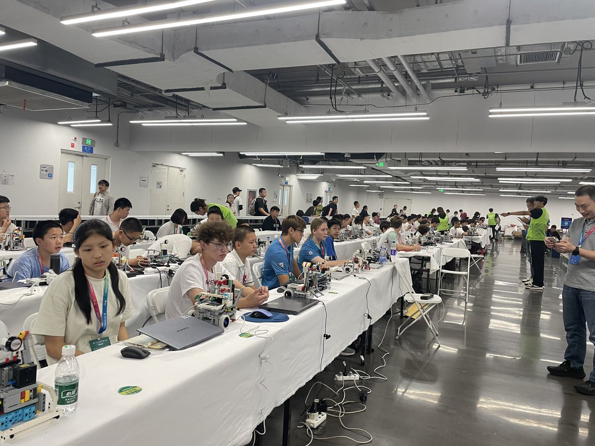 zmrobot's tweet photo. The highlight from WRC2025 Beijing Championship! Congratulation! Each team were immersed in their our challenges, try to make programming better in detail that robot work. Be proud of children can get a lot here.
#WRC #STEAM #competition #Robot #SuperTrack https://t.co/Kv6ZFoIzaL