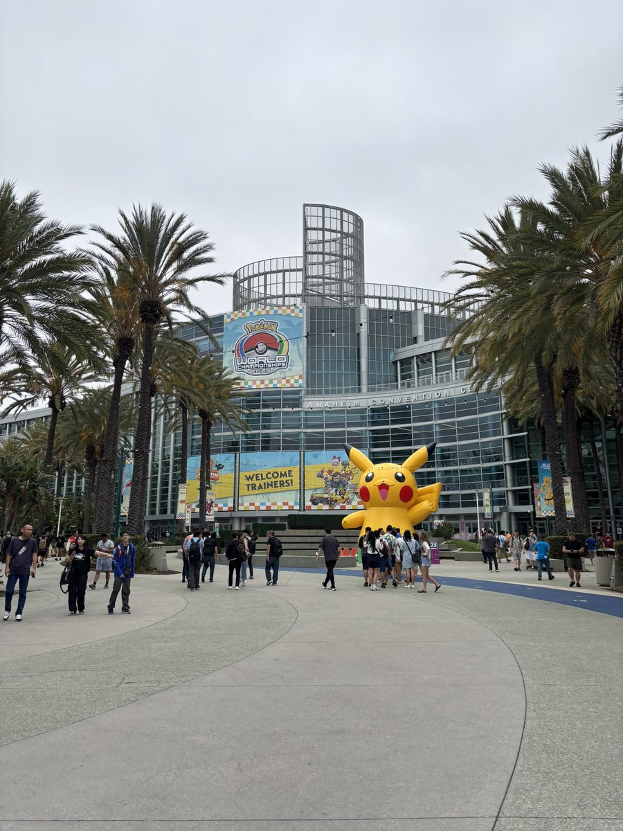 got to spend so much time with the people i am so lucky to call my close friends at worlds 🫶🏼 i wouldn’t trade this experience for the world 🥺😭 i had such a blast seeing everyone!! i am literally so sad now though no one hmu 💔💔💔💔💔💔