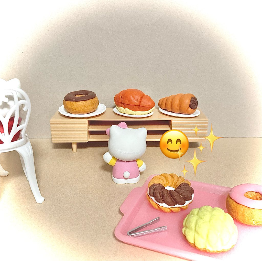 BunguHs's tweet photo. ど〜れ〜にしようかな〜🥖🥐😊

#今日の文具日記 #文具de日記 
#文具deランチ https://t.co/SOFl8QwU8T
