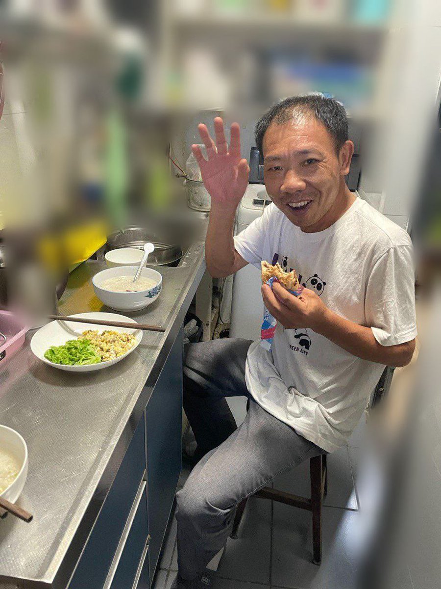 和8964车牌合照判刑四年半出狱、重病到京求医的尹旭安在120担架上，在北京警察、国保和市民众目睽睽之下被劫持走，我对此深感震惊！带队劫持者大冶保安镇政法委书记徐跃飞13092759825，大冶市公安局国保副大队长陈敦尧19971218226、 13597618199。我恳请大家拨打黄石市0714-110和0714-12345报警和投诉