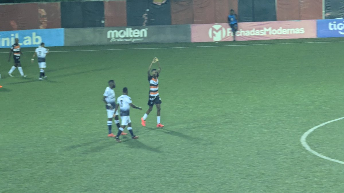 Bitácora Deportiva (@bitacorapma) on Twitter photo 12' #LPF #ALIvsUME ¡GOOOOOOL del <a href="/alianzafc/">Alianza, F.C.</a>!
Ricardo McClymont aprovechó un rebote en el área y de cabeza solo cambia la dirección para colocar el primero para los "Pericos".
ALI 1-0 UME 12' #LPF #ALIvsUME ¡GOOOOOOL del <a href="/alianzafc/">Alianza, F.C.</a>!
Ricardo McClymont aprovechó un rebote en el área y de cabeza solo cambia la dirección para colocar el primero para los "Pericos".
ALI 1-0 UME